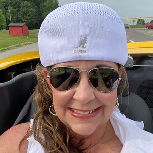 Meet your Posher, Brenda